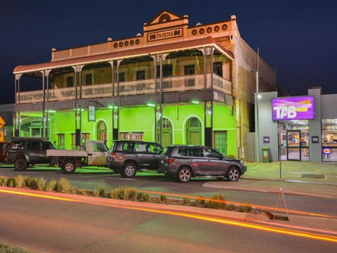 Albion Hotel - Kawana Tourism 1