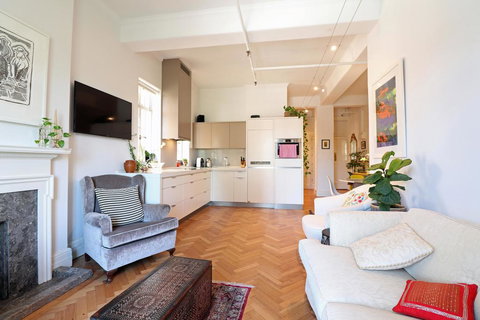 Alcaston House - Parliament House 300m, WiFi, Netflix - Kawana Tourism 1