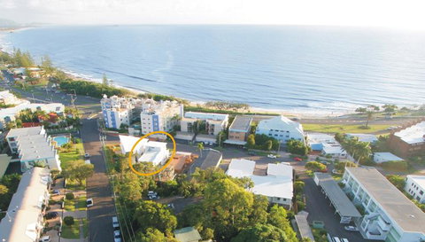 Alex Beach House - Kawana Tourism 0