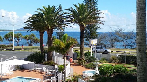 Alex Headland Beachfront - Kawana Tourism 0