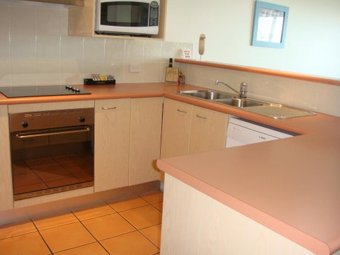 Alex Seaside Resort - Kawana Tourism 1