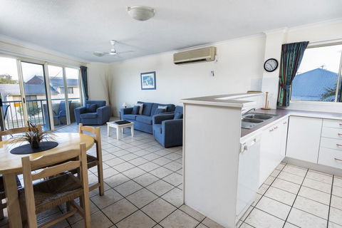Alexander Beachfront Apartments - Kawana Tourism 3