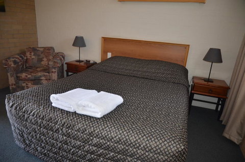 Alexander Motor Inn - Kawana Tourism 1