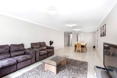 Alida Place, 1 Lagoons Estate - Kawana Tourism 3
