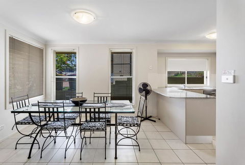 Alida Place, 1 Lagoons Estate - Kawana Tourism 2
