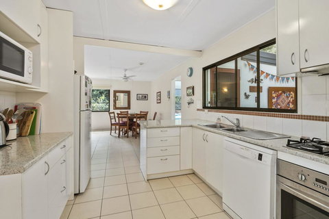 Allamanda Cottage - Kawana Tourism 3