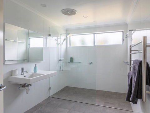 Aloha - Direct Beach Access From Property - Kawana Tourism 3