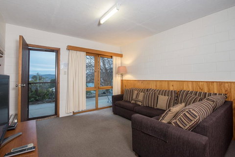 Alpine Apartment - Great Location With Views Of Lake Jindabyne - Kawana Tourism 1