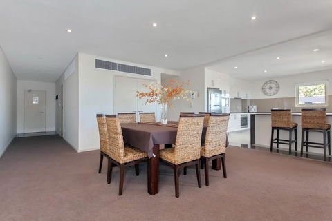 Alta Mira, Unit 14, 12 - 14 Soldiers Point Rd - Kawana Tourism 3