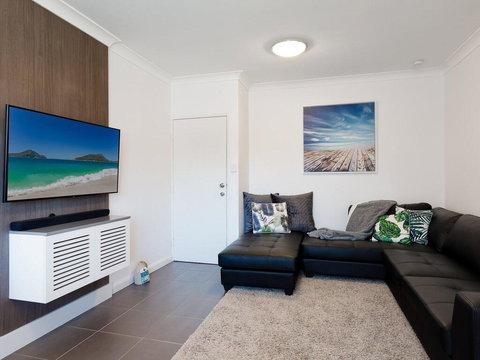 Amanda Court 2/1 Weatherly Cl - Renovated Unit With Aircon, Wifi And Close To The Beach - Kawana Tourism 1