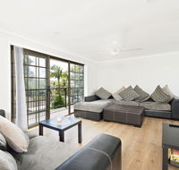 Amaroo Retreat  Fingal Bay - Kawana Tourism