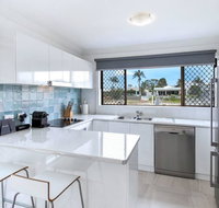 Amazing Modern Apartment on the Canal - Kawana Tourism