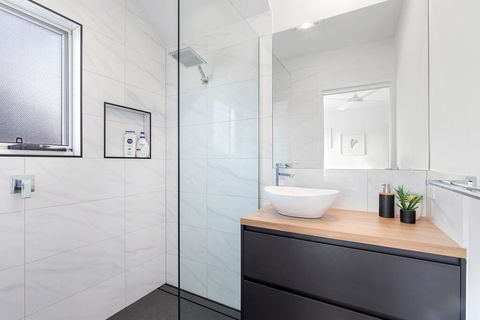 Amber House - Kawana Tourism 2