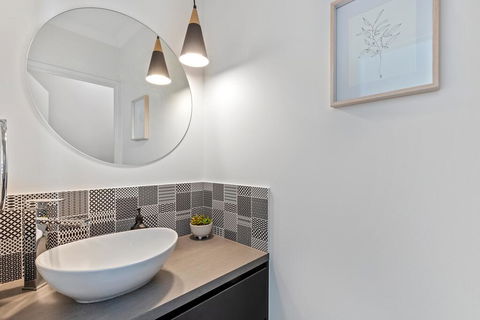 Amber House - Kawana Tourism 1