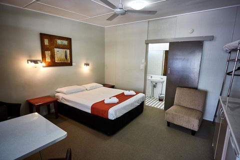 Anchorage Motor Inn - Kawana Tourism 3