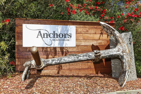 Anchors Beach House - Kawana Tourism 2
