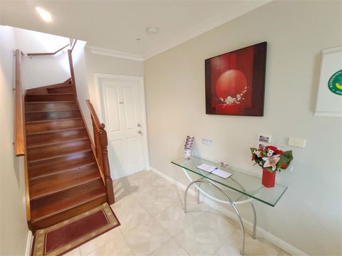 Angela's Beach Stays - Kawana Tourism 2