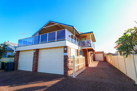 Anglers Abode - Kawana Tourism 0