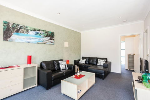 Anglesea River Apartments - 2 Bed Unit 2/4 - Kawana Tourism 2