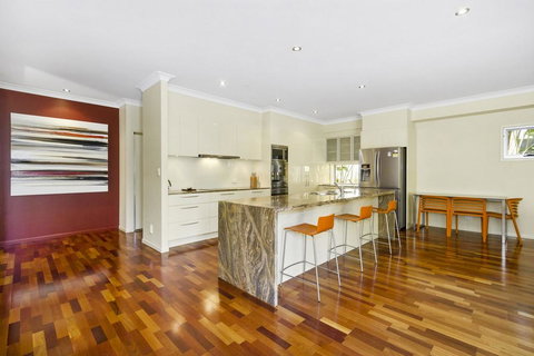 ANGOURIE HOUSE - SALT VILLAGE - Kawana Tourism 2