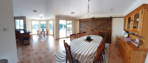 Anjas Place In The Hunter Valley - Kawana Tourism 3