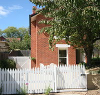 Annies Garden Cottage - Kawana Tourism