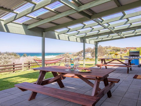 Antonio's Paradise - Spectacular Views Over Warrain Beach - Kawana Tourism 0