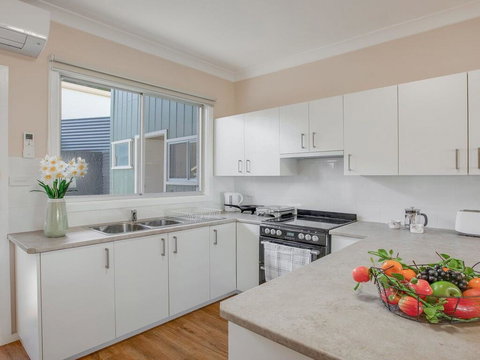 Antonio's Paradise - Spectacular Views Over Warrain Beach - Kawana Tourism 1