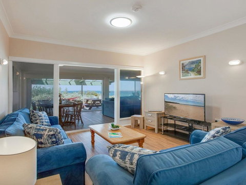 Antonio's Paradise - Spectacular Views Over Warrain Beach - Kawana Tourism 2