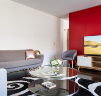 Apartment with Balcony and Parking near Racecourse - Kawana Tourism