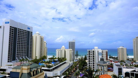 APR Renaissance Private Apartments - Kawana Tourism 2