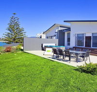 Aqua - views over jones beach - Kawana Tourism
