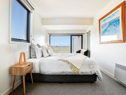 AQUA MIST PENTHOUSE - Kawana Tourism 3