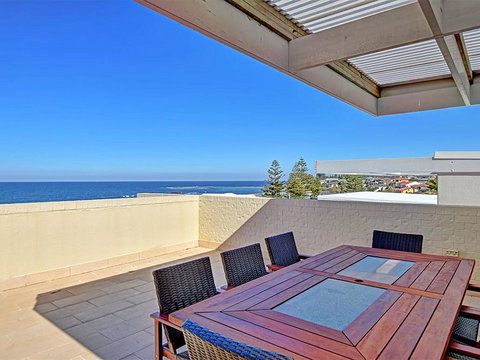 Aqua Viva 2 - Kawana Tourism 0