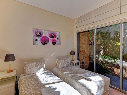 Aqua Viva 2 - Kawana Tourism 3