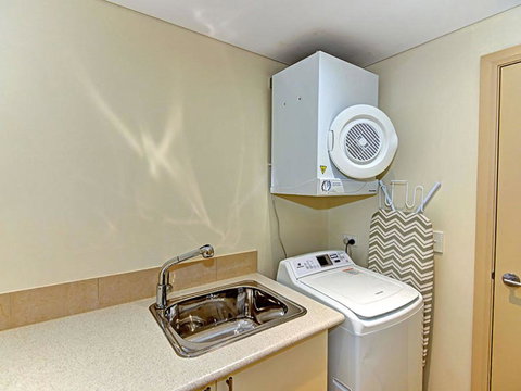 Aqua Viva 2 - Kawana Tourism 2