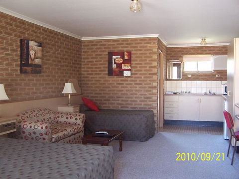 Arcadia Motor Inn - Kawana Tourism 0