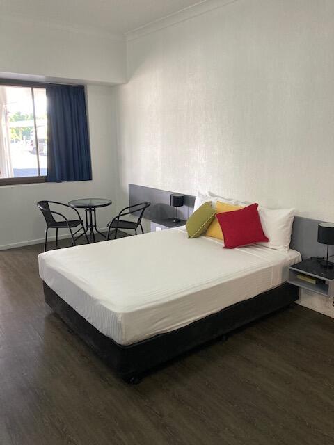 Archer Park Motel - Kawana Tourism 1