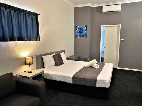 Archer Park Motel - Kawana Tourism 0