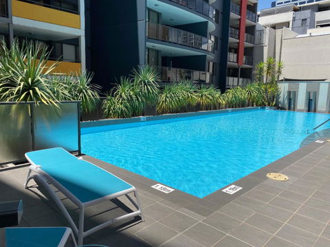ARENA RESORT STYLE EXEC FREE NETFLIX WIFI WINE - Kawana Tourism 1