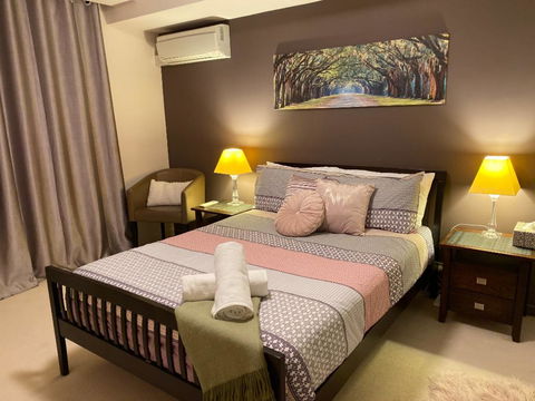 ARENA RESORT STYLE EXEC FREE NETFLIX WIFI WINE - Kawana Tourism 3