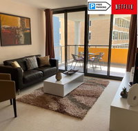 ARENA RESORT STYLE EXEC FREE NETFLIX WIFI WINE - Kawana Tourism