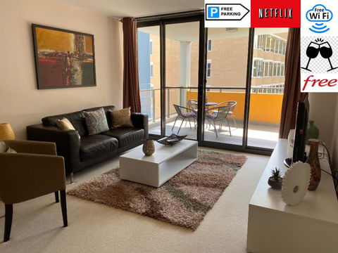 ARENA RESORT STYLE EXEC FREE NETFLIX WIFI WINE - Kawana Tourism 0
