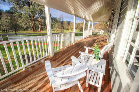 Arlington - Kawana Tourism 1