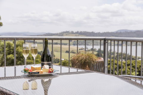 Armalong Winery Chalets - Kawana Tourism 0