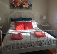 Art Deco Cottage - Kawana Tourism