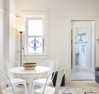 Art Deco Oasis Minutes From the City - Kawana Tourism