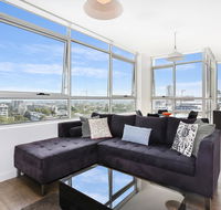 As the Sun Sets - Modern and Spacious 2BR Zetland Apartment Facing the Setting Sun - Kawana Tourism