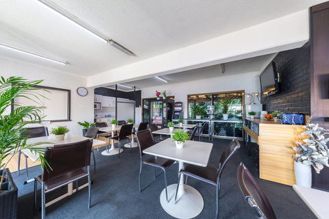 Ascot Budget Inn & Residences - Kawana Tourism 3