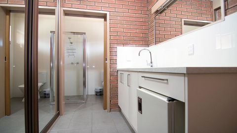 Ashleigh Court Motor Inn - Kawana Tourism 3